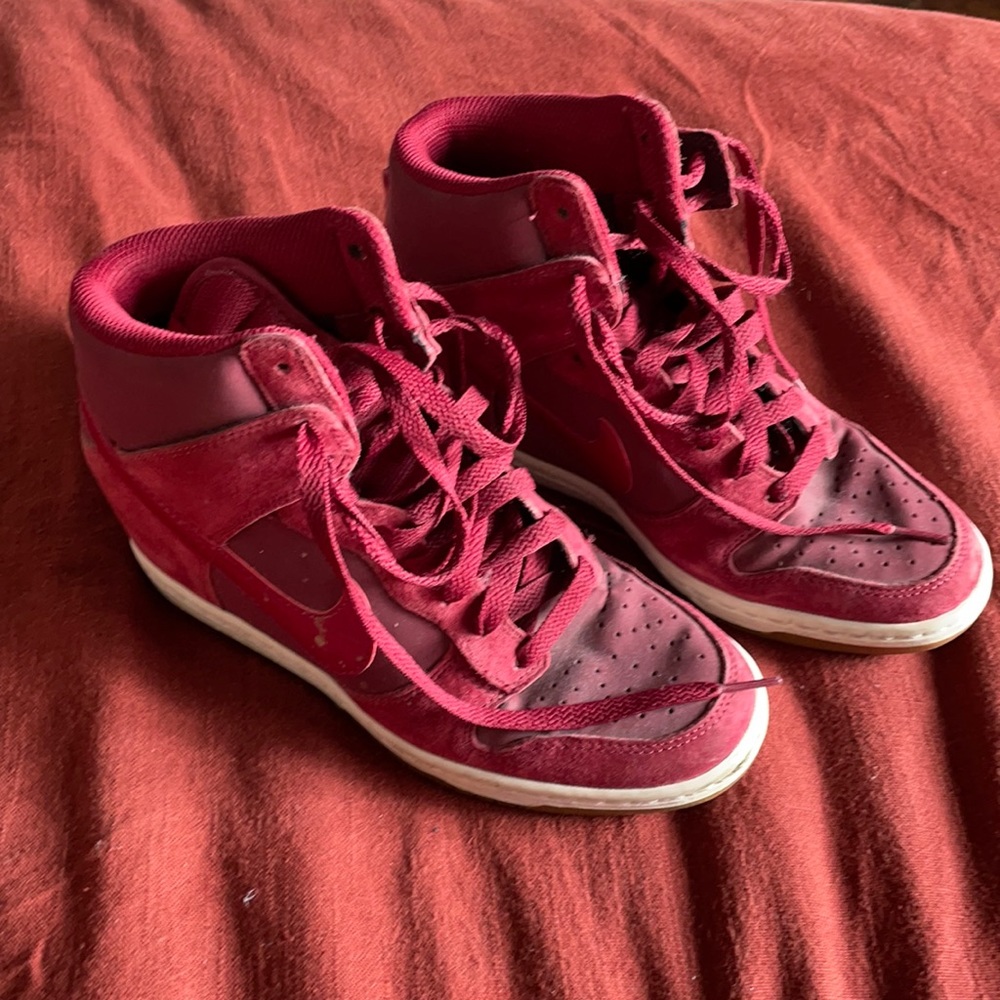 Wedged suede Nike tennis shoes